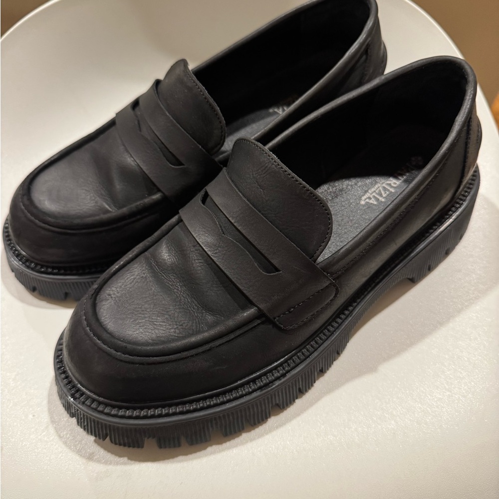 Elegant Black Loafers for Women